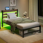 Lit jumeau en métal beige et marron avec tête de lit en bois, lumières RGB et étagère de rangement