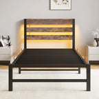 Lit jumeau en métal beige et marron avec tête de lit en bois, lumières RGB et étagère de rangement