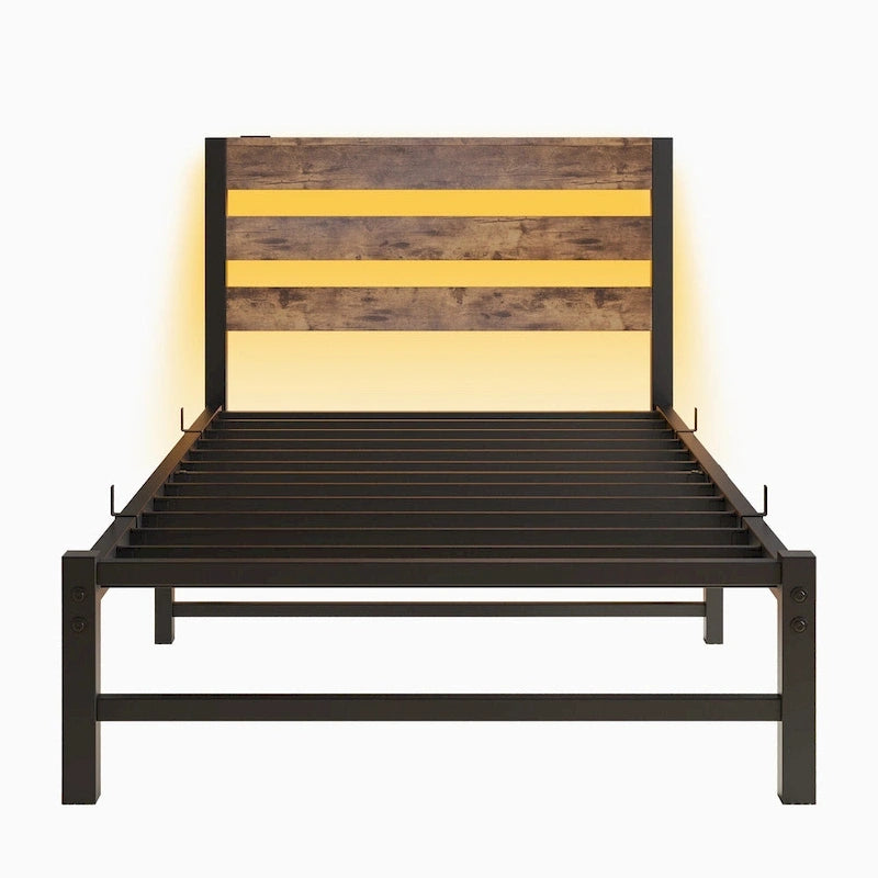 Lit jumeau en métal beige et marron avec tête de lit en bois, lumières RGB et étagère de rangement