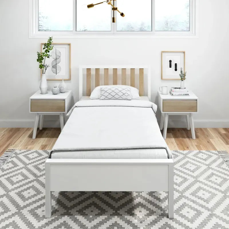 Lit simple scandinave en bois massif noir / noir et blond avec tête de lit à lattes
