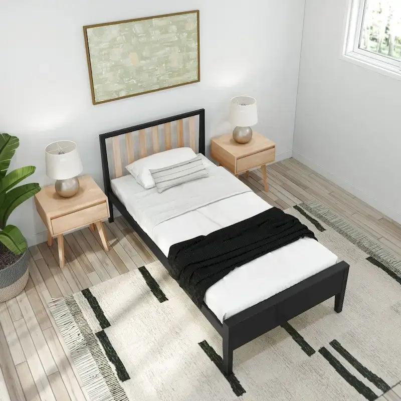 Lit simple scandinave en bois massif noir / noir et blond avec tête de lit à lattes