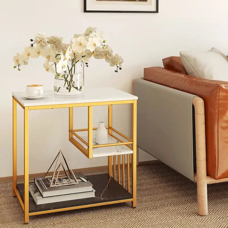 Table d'appoint à 3 niveaux en faux marbre blanc avec cadre en métal doré