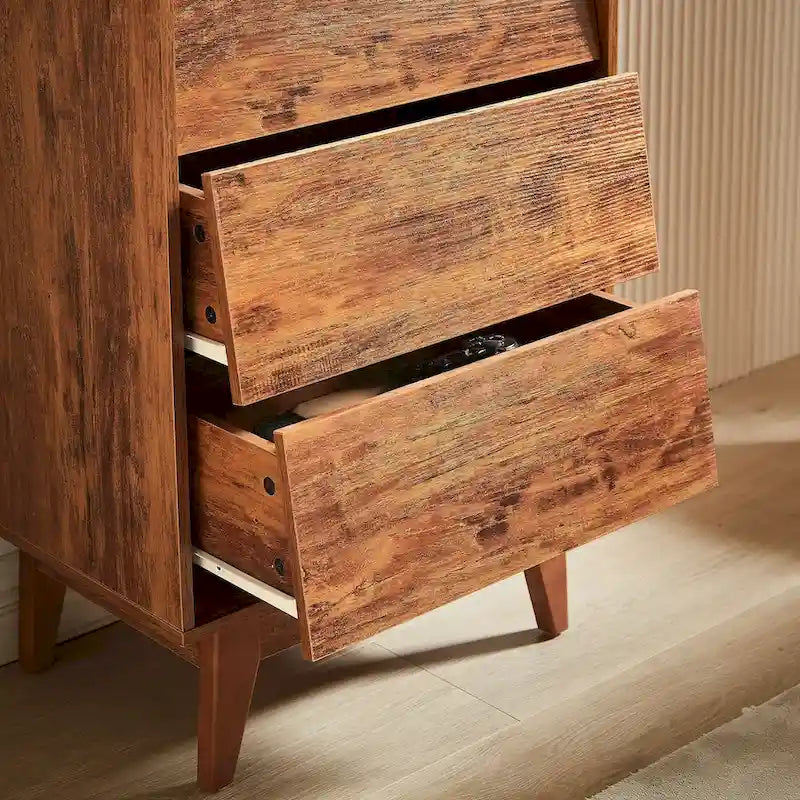 Commode marron à 4 tiroirs avec design biseauté vintage et pieds en bois massif